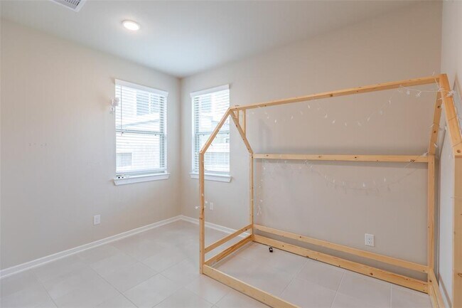 Building Photo - 23931 Oriole Vly Trl