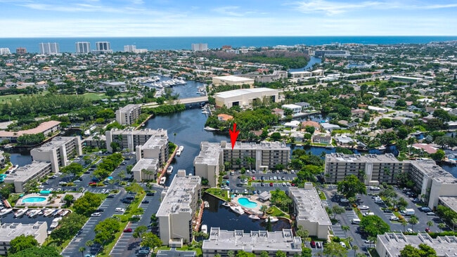 Building Photo - 13 Royal Palm Way