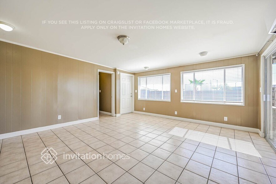 Building Photo - 11207 W Oregon Ave