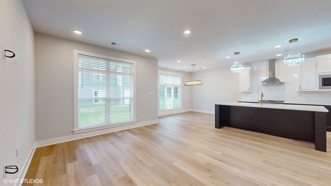 Building Photo - 314 E Lake St