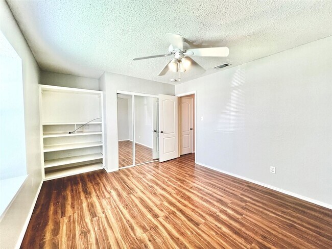 Building Photo - 2210 Green Mere Dr