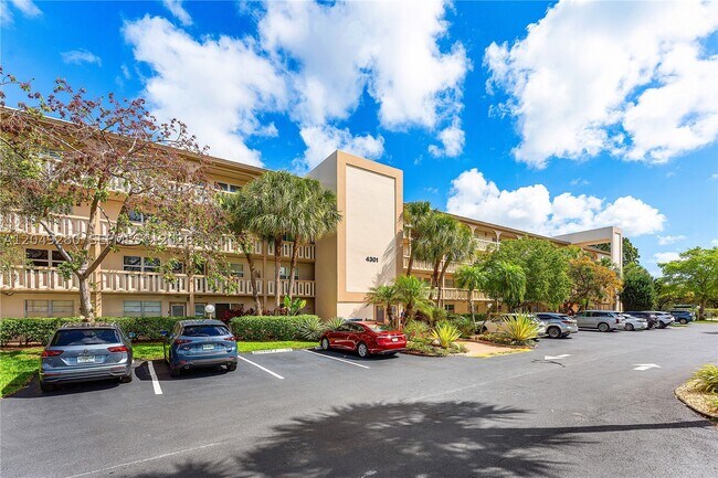 Building Photo - 4301 Martinique Cir