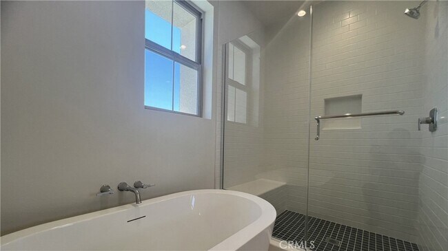 Building Photo - 110 Sunnyside
