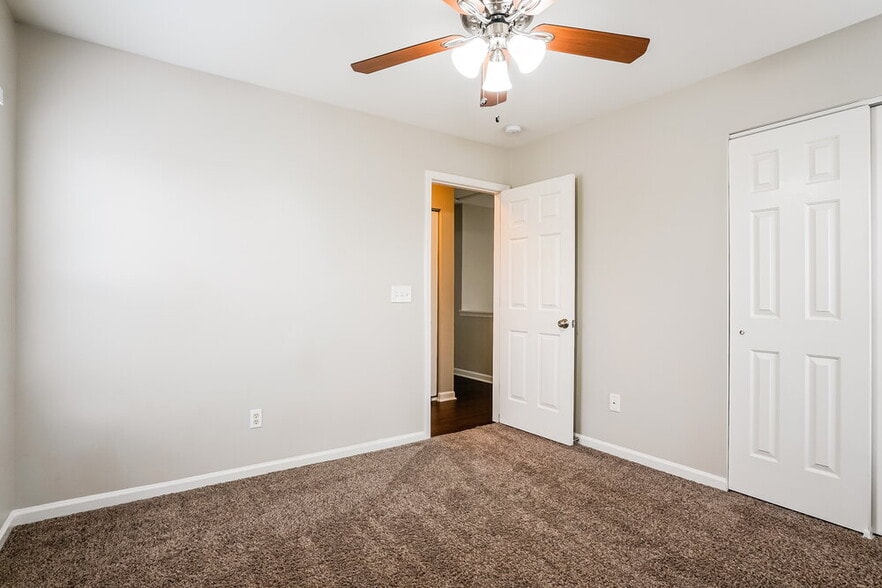 Building Photo - 6037 Ladish Ln