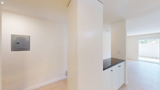 Building Photo - 1004 Ignacio Blvd