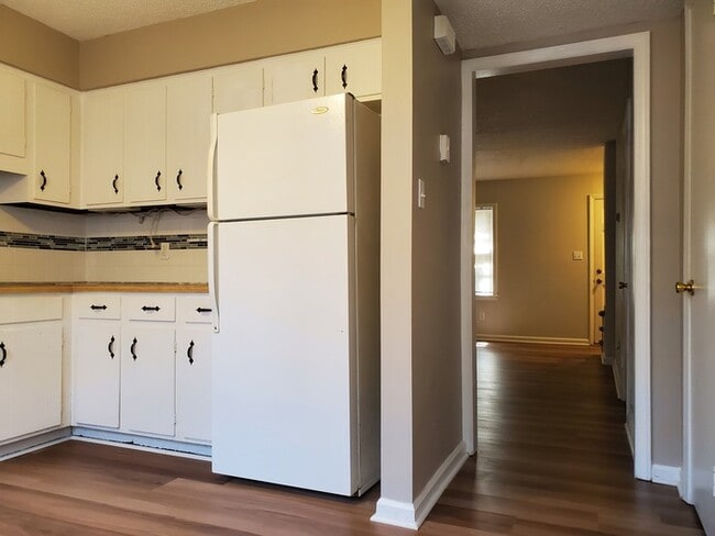 Building Photo - 2 Bedroom, 1.5 Baths Townhome in Candlewood Community.