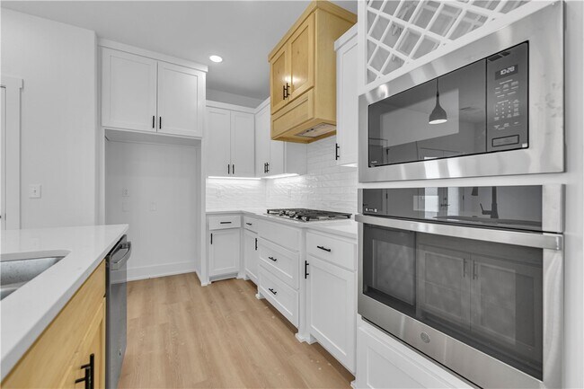 Building Photo - 7001 SW Basswood Ave