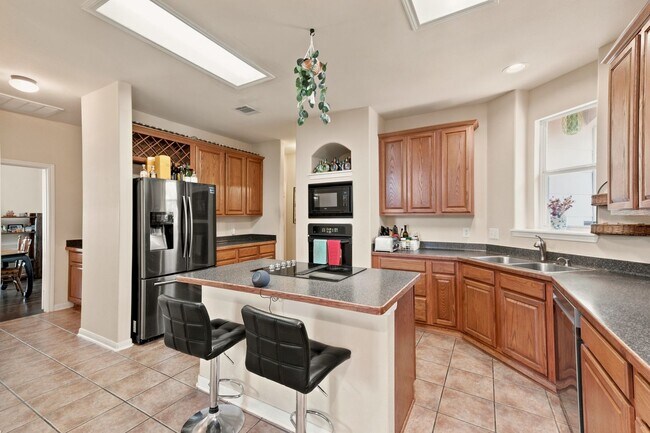 Building Photo - 9915 Alms Park Dr