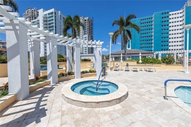Building Photo - 400 Beach Dr NE