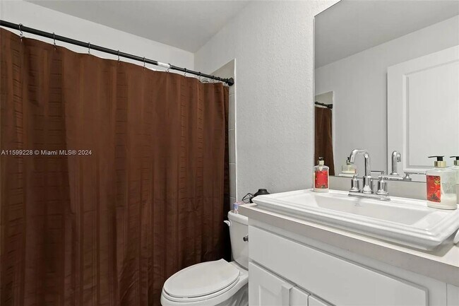 Building Photo - 389 NE 5th Pl