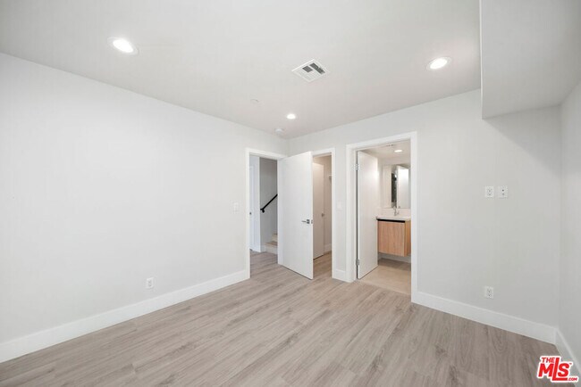 Building Photo - 5221 Cleon Ave