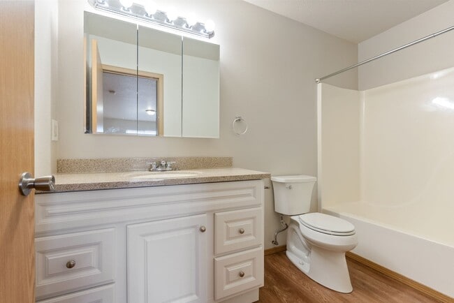 Building Photo - Beautiful 4bed/2.5bath