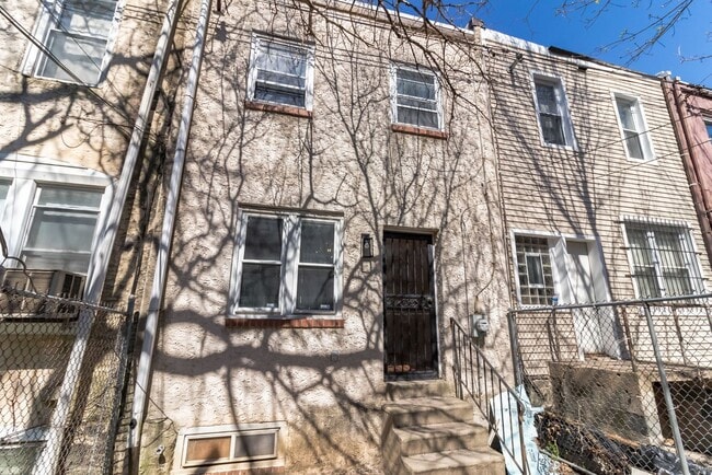 Building Photo - Two bedroom one Bathroom House for rent