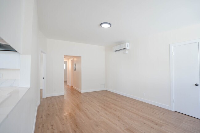 Building Photo - 821 W 167th St
