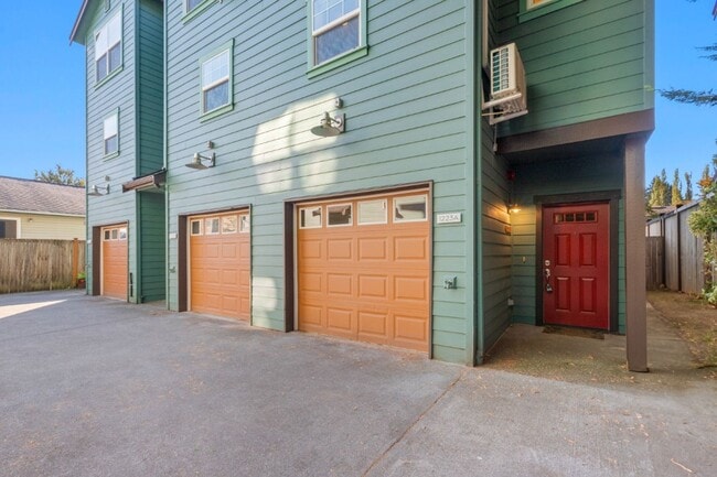 Building Photo - 3bd/2.25ba Seattle Townhouse