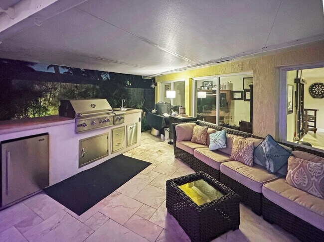 Building Photo - 280 SE 3rd Ave