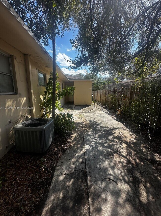 Building Photo - 237 NW 55th St