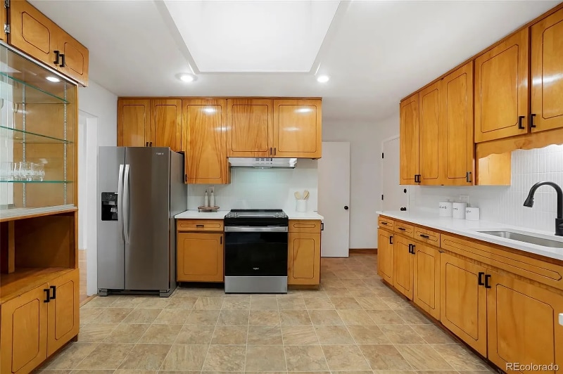 Building Photo - 2840 S Yates St