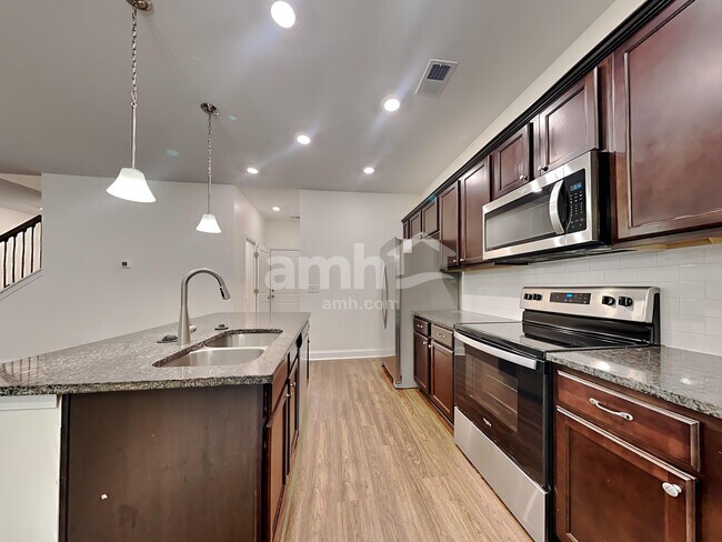 Building Photo - 121 Sweet Gum Dr