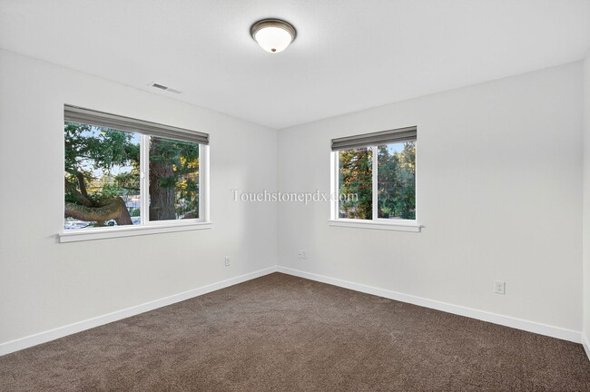 Building Photo - 13838 SE Knight St