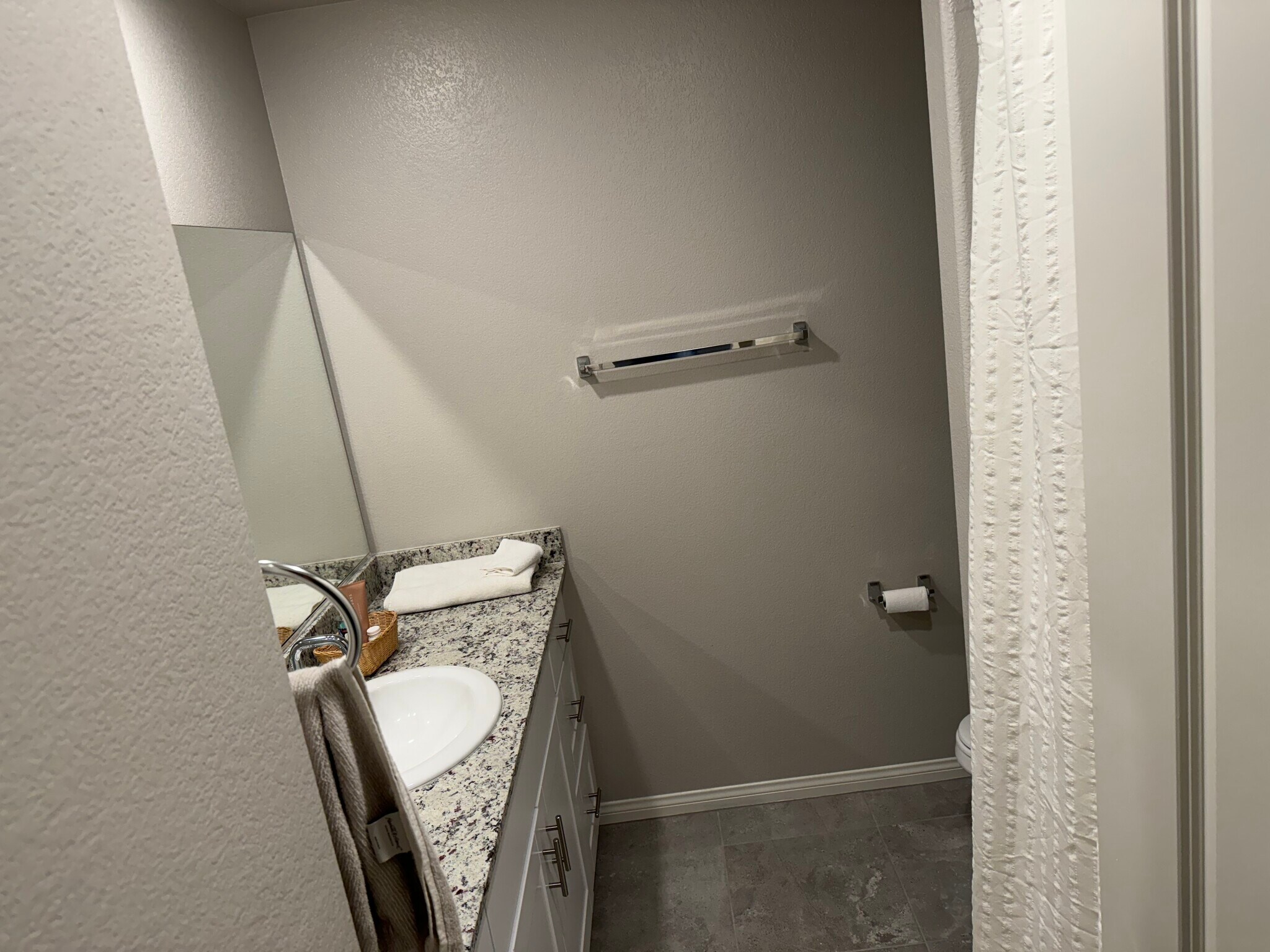 Building Photo - 10974 Cambridge Lakes Ave