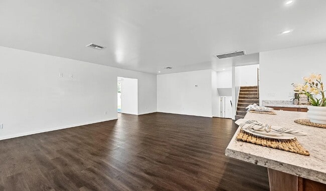 Building Photo - 1720 E Hermosa Dr