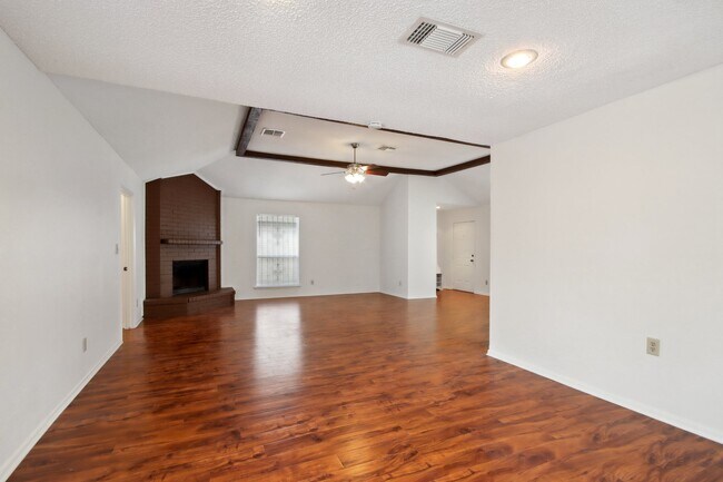 Building Photo - 13411 Creek Springs Dr
