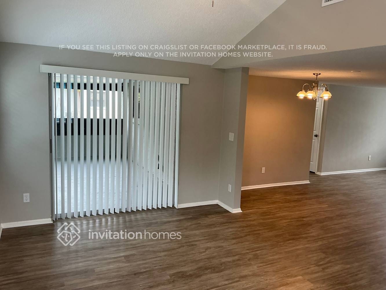 Building Photo - 16033 Villa Dr