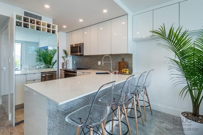 Building Photo - 1000 West Ave