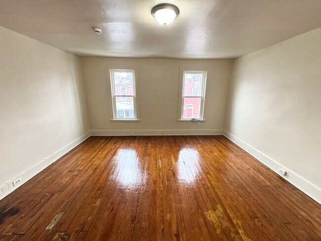 Building Photo - CHRI438