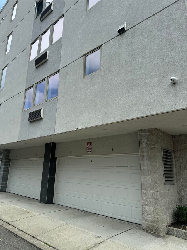 Building Photo - 524 56th St