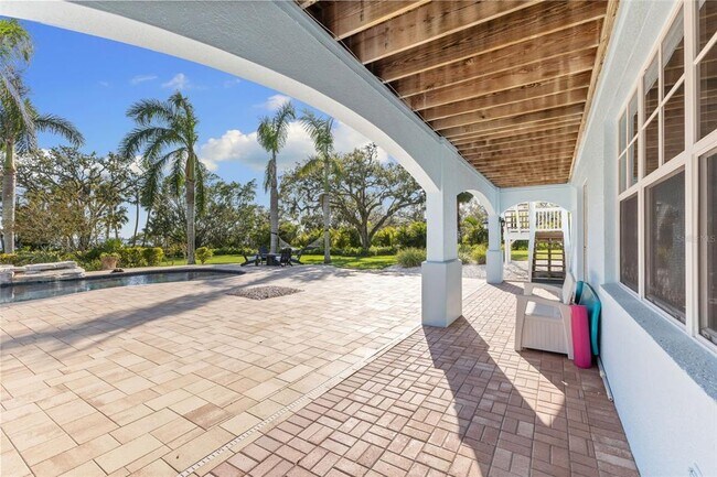 Building Photo - 450 Bayshore Dr