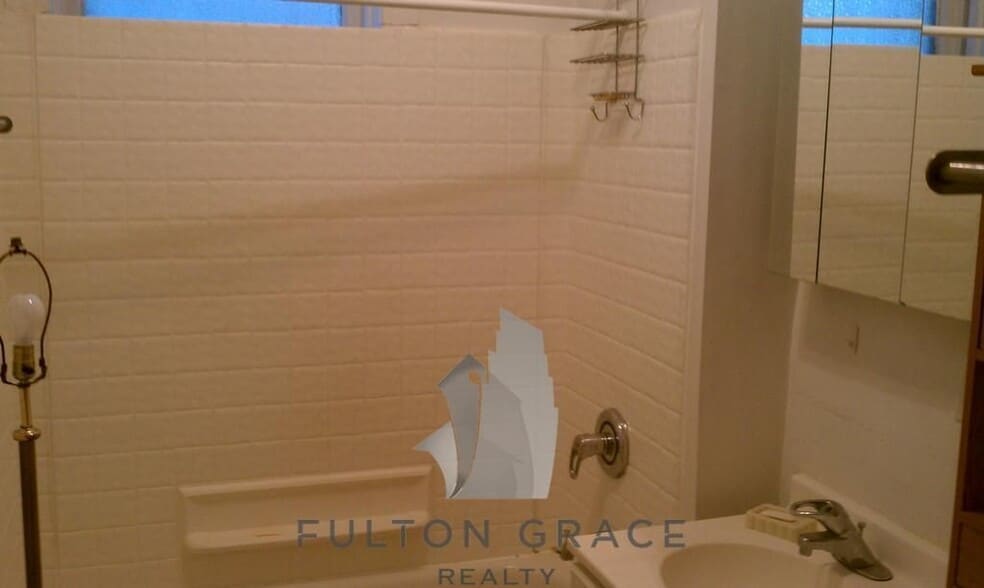 Building Photo - 5943 N Magnolia Ave