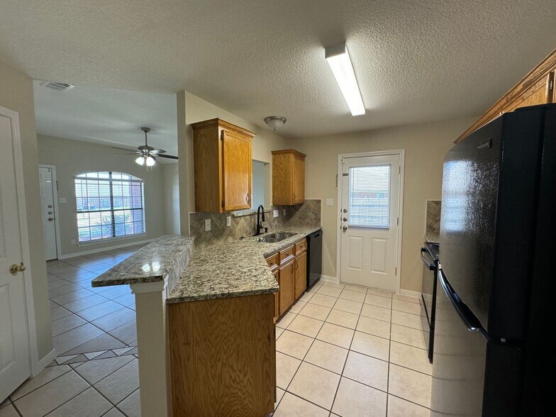 Building Photo - 3500 Dustin Ct