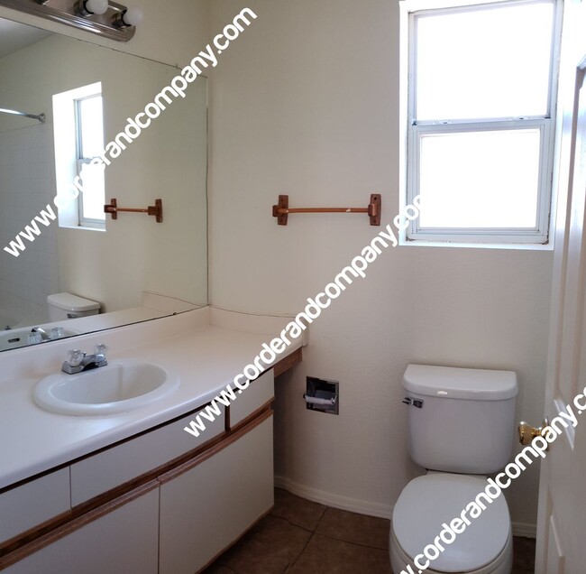 Building Photo - Nice 3 Bedroom, 2 Bathroom, 2 Car Garage a...