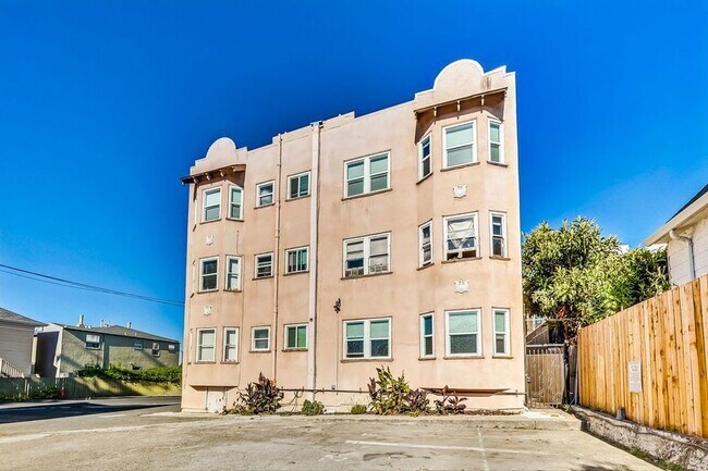 Building Photo - 1444 1st Ave Pl