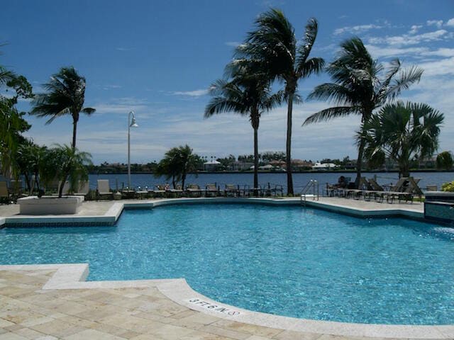 Building Photo - 160 Yacht Club Way