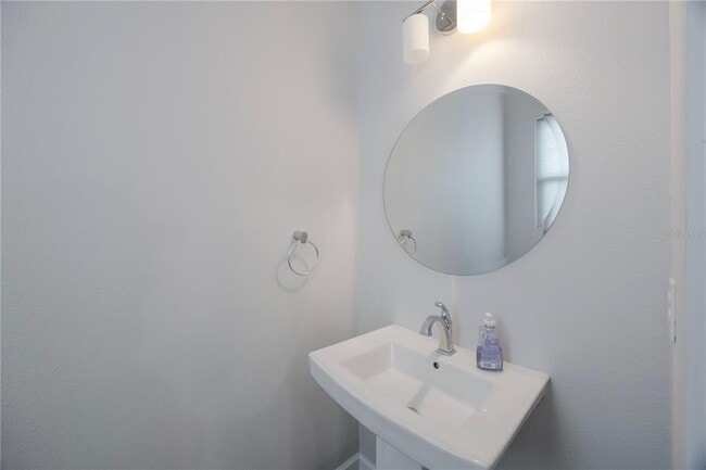 Building Photo - 1330 W Gray St