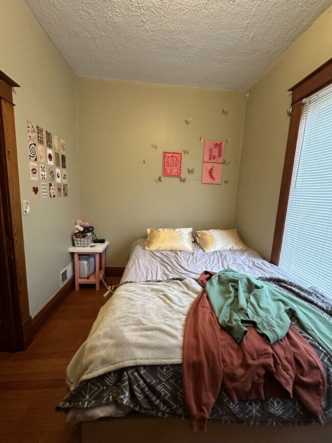 Building Photo - Nice 3 Bed 1 Bath near UWEC! Available Jun...