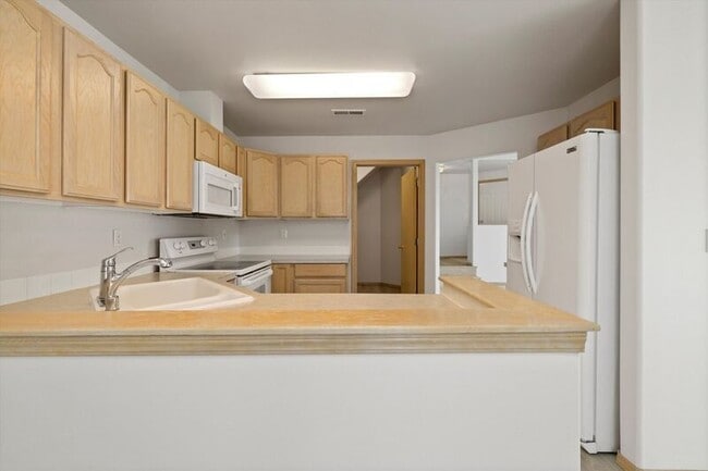 Building Photo - 423 Columbia Point Dr