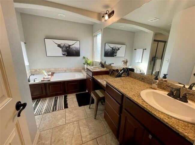 Building Photo - 2864 Vanike Dr