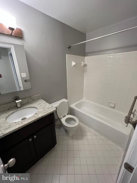Building Photo - 9365 Tartan View Dr