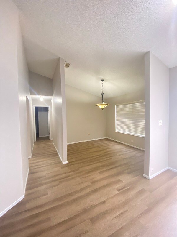 Building Photo - 1090 Condor Pl