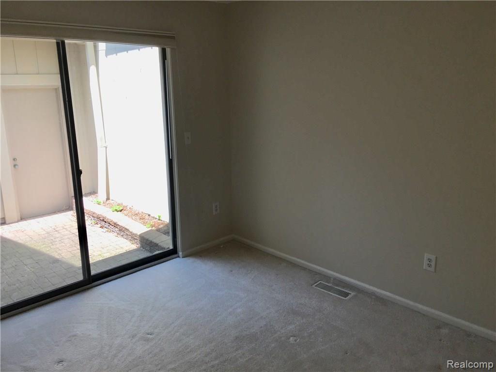 Building Photo - 1829 Golf Ridge Dr