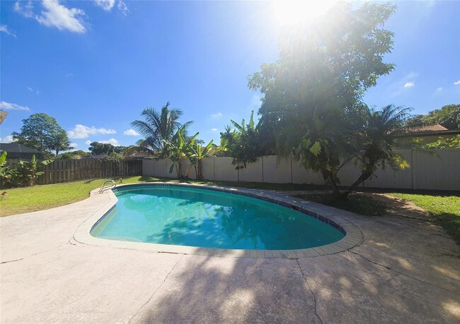 Building Photo - 7450 SW 15th St