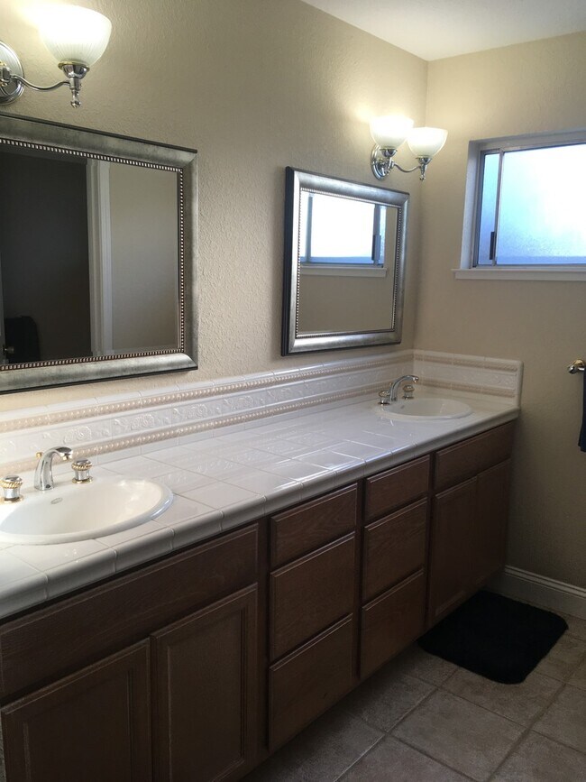 Building Photo - Beautiful Single Family Home in Waverly Pa...