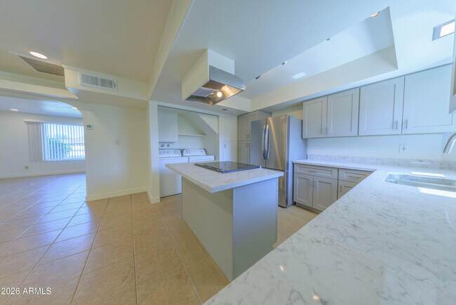 Building Photo - 4558 N 15th Ave