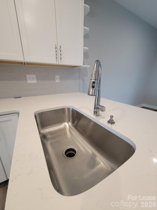 Building Photo - 3633 S Tryon St