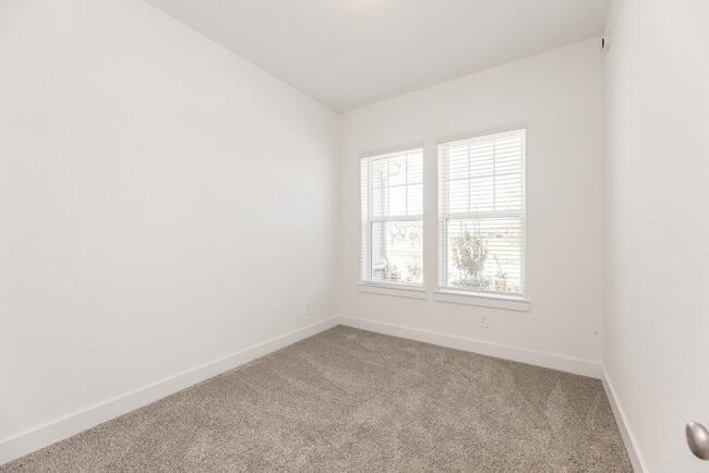 Building Photo - 7819 Cattail Shallows Ln