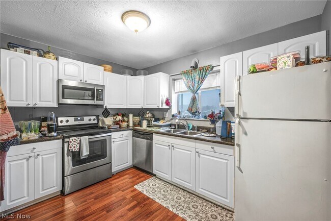 Building Photo - 5200 Royalton Rd